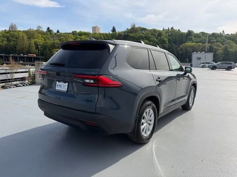 Used 2024 Toyota Grand Highlander XLE image 3