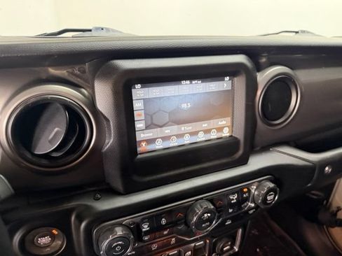 Used 2022 Jeep Gladiator Sport AWD/4WD image 27