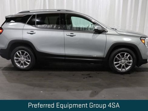 Used 2024 GMC Terrain SLT AWD/4WD image 2