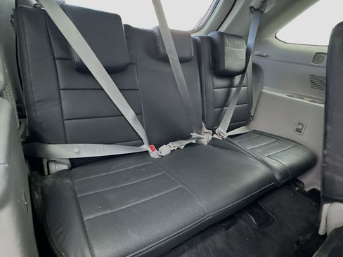 Used 2019 Toyota Highlander LE w/ Carpet Mat Package (TMS) image 18