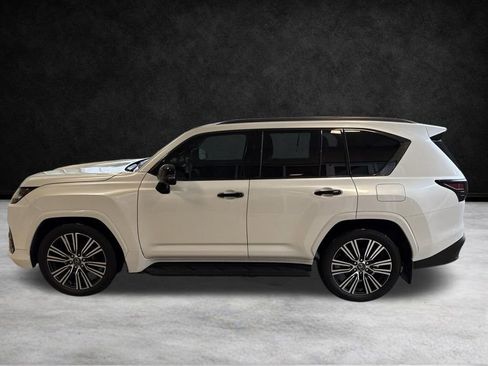 Used 2024 Lexus LX 600 4WD w/ Luxury Package image 9