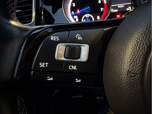 Used 2016 Volkswagen Golf R 4-Door image 17