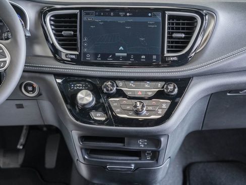 New 2026 Chrysler Pacifica Select image 19