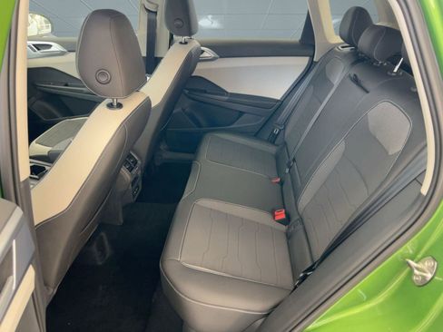 New 2026 Volkswagen Taos SE image 15