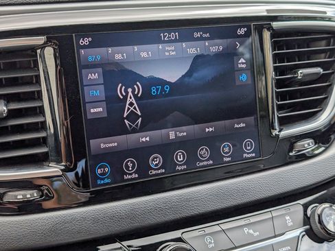 Used 2019 Chrysler Pacifica Touring-L w/ S Appearance Package FWD image 14