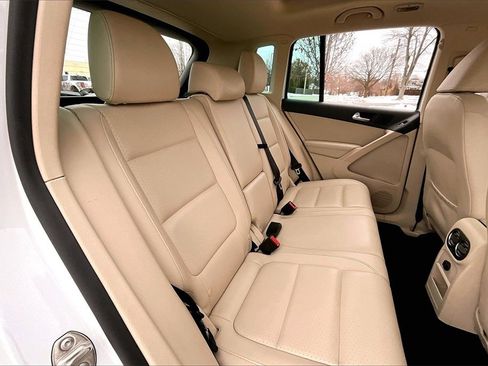 Used 2016 Volkswagen Tiguan SE image 32