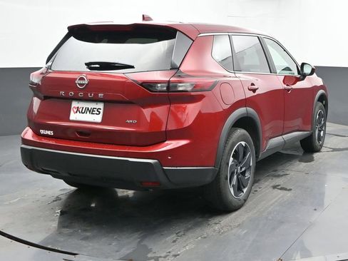 Used 2025 Nissan Rogue SV AWD/4WD image 10