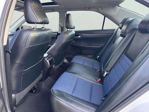 Used 2016 Toyota Camry SE image 11