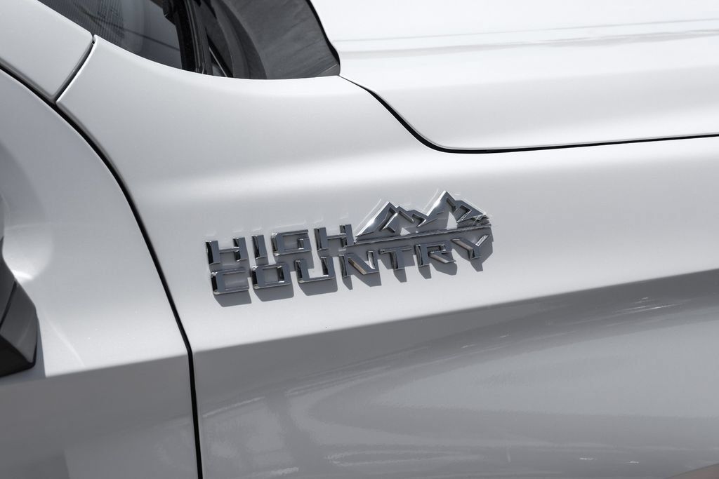 Used 2021 Chevrolet Suburban High Country RWD image 56