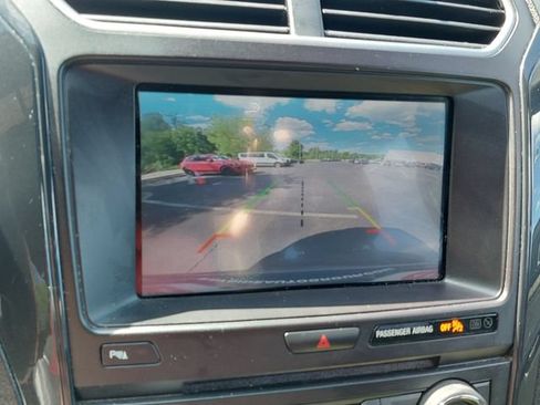 Used 2018 Ford Explorer XLT w/ Equipment Group 202A FWD image 8