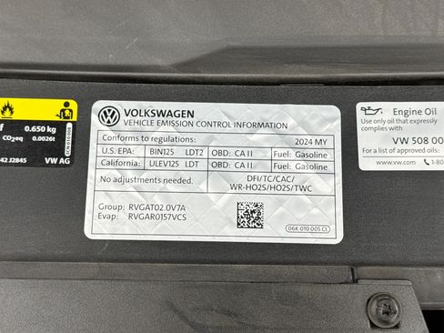 Used 2024 Volkswagen Atlas Peak Edition SE AWD/4WD image 22
