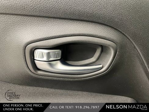 Used 2018 Jeep Renegade Latitude image 21
