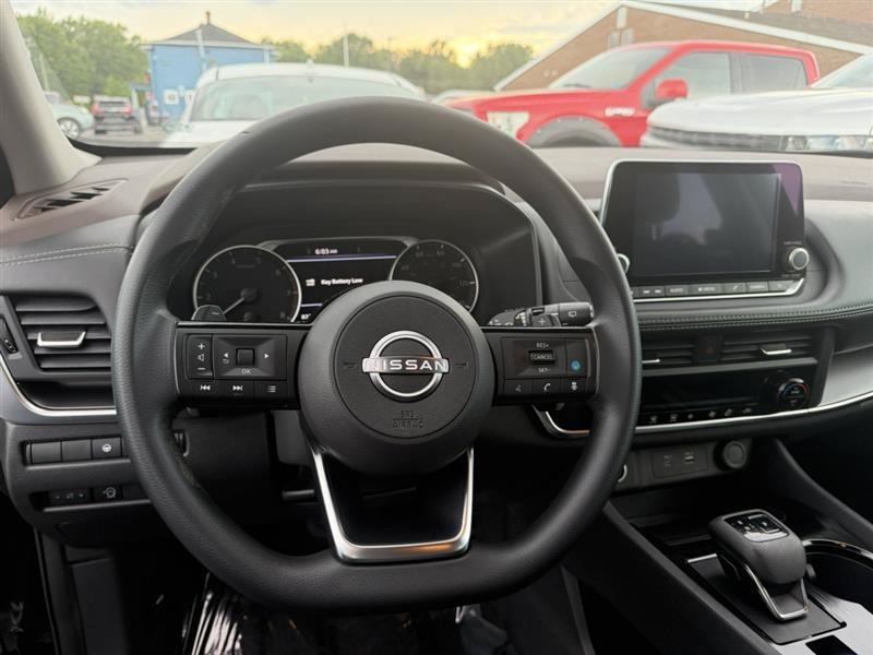 Used 2023 Nissan Rogue SV AWD/4WD image 32
