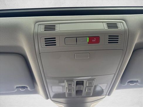 Used 2025 Volkswagen Jetta SEL FWD image 14