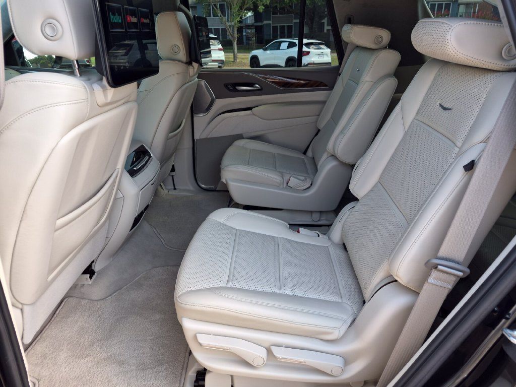 Used 2024 Cadillac Escalade Premium Luxury Platinum w/ Heavy-Duty Trailer Package AWD/4WD image 44