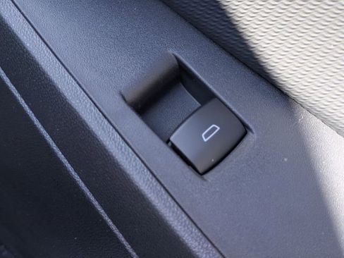 New 2026 Chevrolet Equinox LT image 32