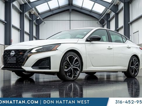 Used 2024 Nissan Altima 2.5 SR image 1