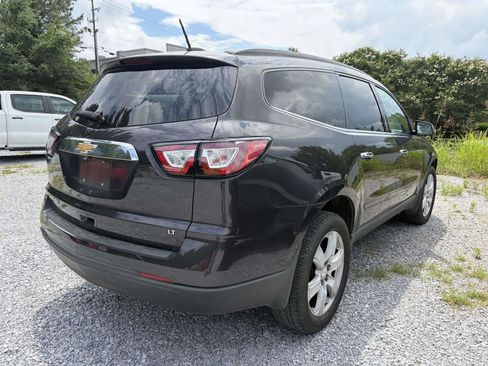 Used 2017 Chevrolet Traverse LT w/ Style and Technology Package FWD image 9