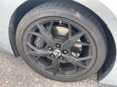 Used 2021 Chevrolet Corvette Stingray Premium Conv w/ Z51 Performance Package RWD image 5