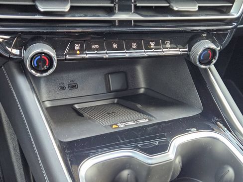 New 2027 Chevrolet Traverse LT FWD image 20