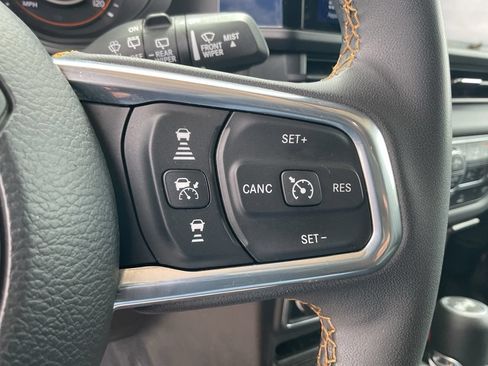 Used 2025 Jeep Wrangler Unlimited Sahara AWD/4WD image 30