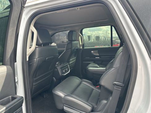 Used 2025 Ford Expedition Platinum image 5