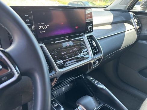 Certified 2023 Kia Sorento S w/ Panoramic Sunroof Package AWD/4WD image 8