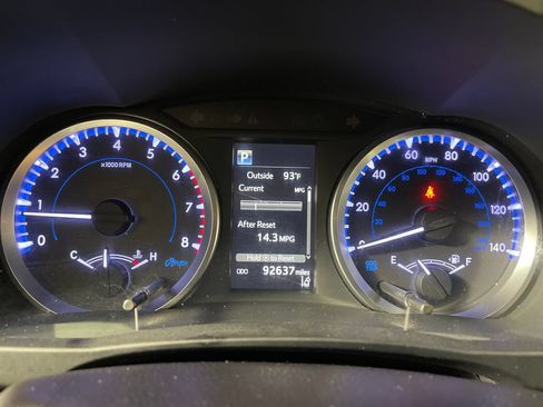 Used 2019 Toyota Highlander LE FWD image 18
