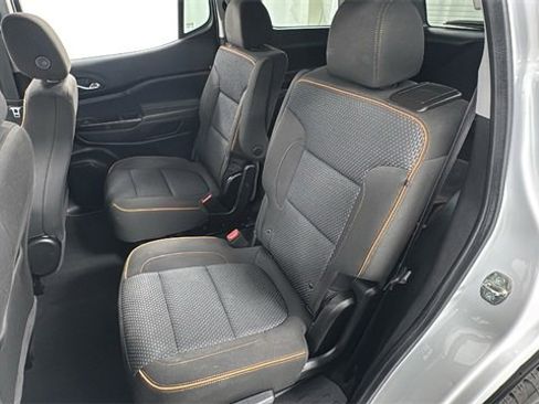 Used 2023 GMC Acadia AT4 image 12