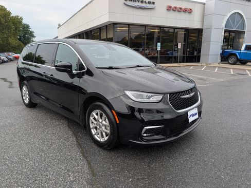 Used 2025 Chrysler Pacifica Select FWD image 7
