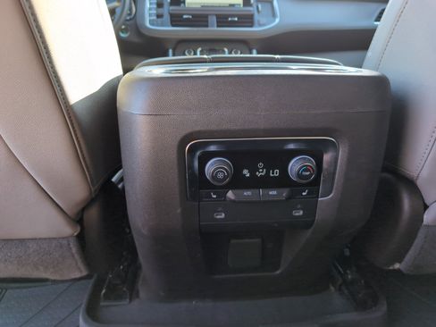 Used 2024 Chevrolet Tahoe Z71 w/ Luxury Package image 28