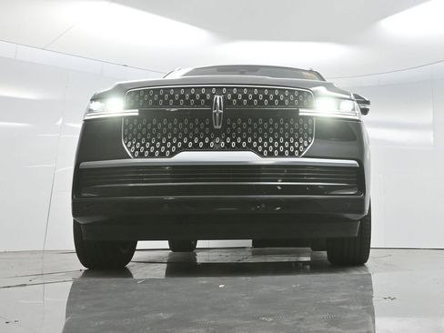 Used 2025 Lincoln Navigator Reserve image 53
