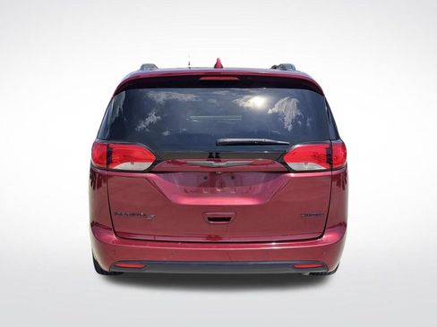 Used 2019 Chrysler Pacifica Limited w/ Advanced Safetytec Group FWD image 10
