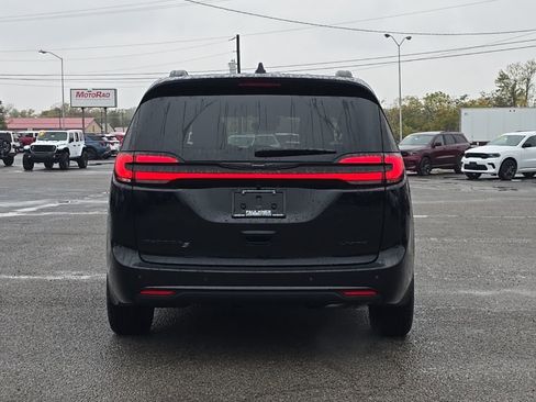 New 2026 Chrysler Pacifica Limited w/ S Appearance Package FWD image 6