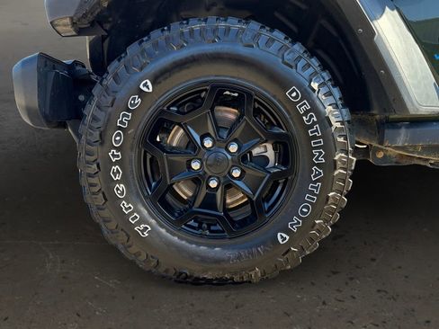 Used 2023 Jeep Wrangler Unlimited w/ Cold Weather Group image 10