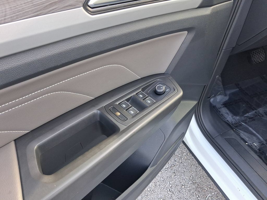 Used 2023 Volkswagen Atlas Cross Sport SE FWD image 21