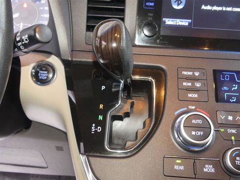 Used 2015 Toyota Sienna XLE FWD image 37