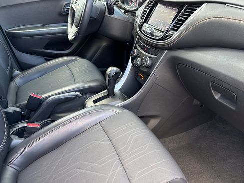 Certified 2022 Chevrolet Trax LT w/ LT Convenience Package image 16