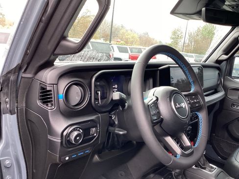 Used 2024 Jeep Wrangler Unlimited Rubicon 4xe image 9