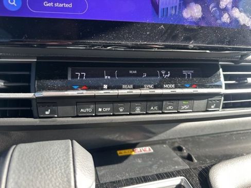 Used 2025 Toyota Sienna XSE w/ XSE Plus Package image 4