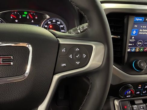 Used 2023 GMC Acadia SLT FWD image 19