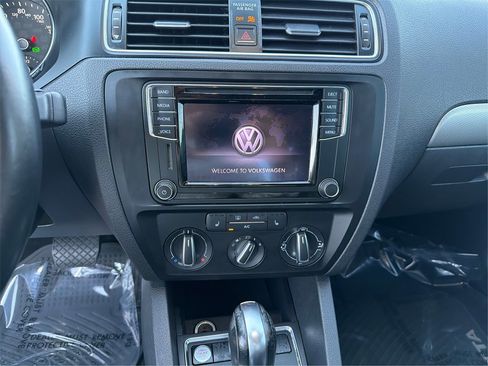 Used 2017 Volkswagen Jetta Wolfsburg Edition image 15