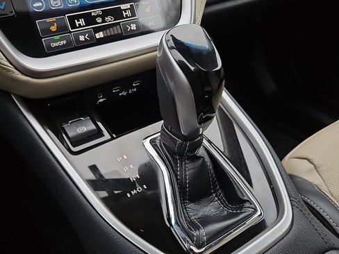 Used 2020 Subaru Outback Limited image 15