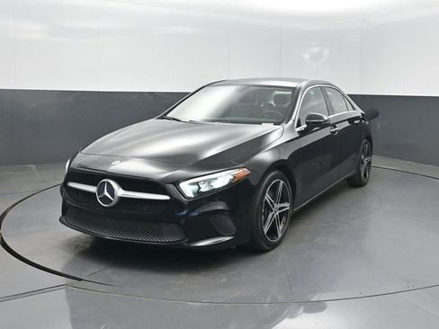 Used 2020 Mercedes-Benz A 220 image 1