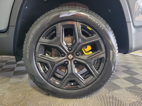 Used 2022 Rivian R1T Adventure AWD/4WD image 10