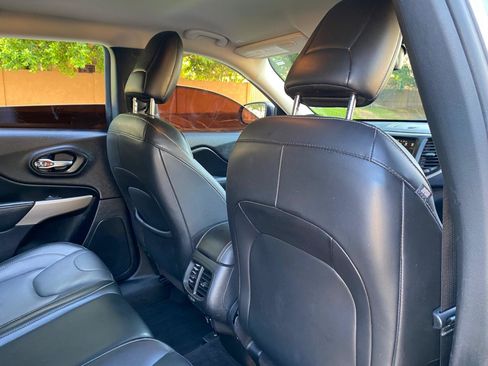 Used 2018 Jeep Cherokee Limited FWD image 49