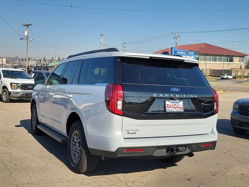 Used 2025 Ford Expedition Active image 4