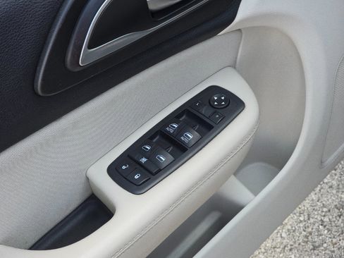Used 2016 Chrysler 200 Limited w/ Convenience Group FWD image 15