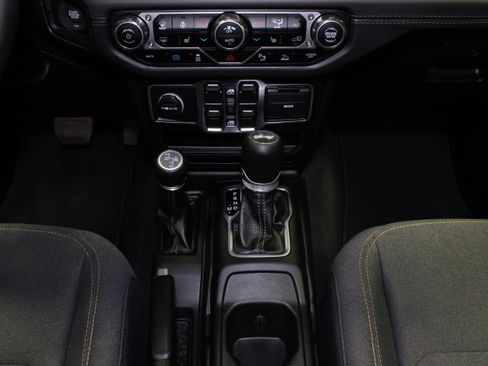 Used 2025 Jeep Wrangler Unlimited Sahara w/ Safety Group AWD/4WD image 20