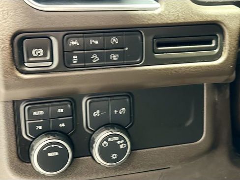 Certified 2023 Chevrolet Tahoe Z71 w/ Luxury Package image 10